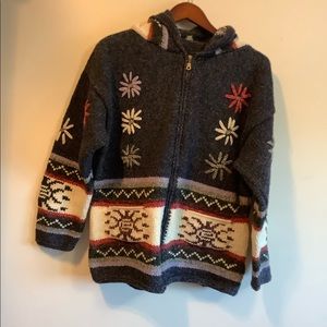 Vintage women knitted sweater. Made in Peru. Size M.